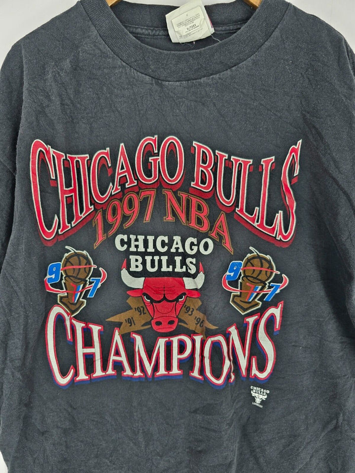 Vintage Logo 7 1997 NBA Champions Chicago Bulls T Shirt Sz XL Basketball Jordan