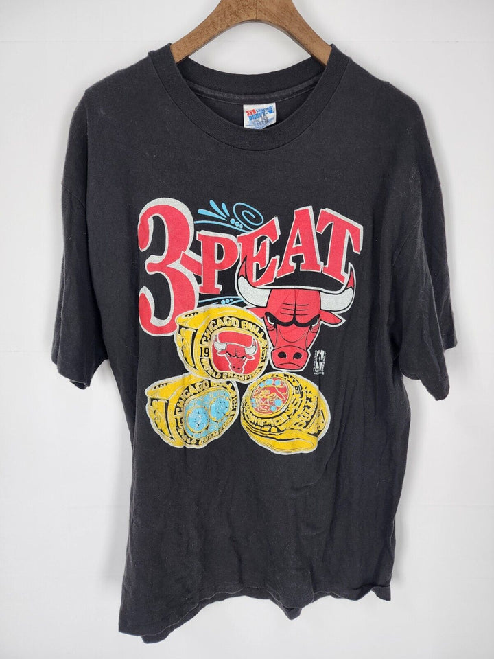 Vintage Chicago Bulls "3-Peat" T-Shirt Black Size XL