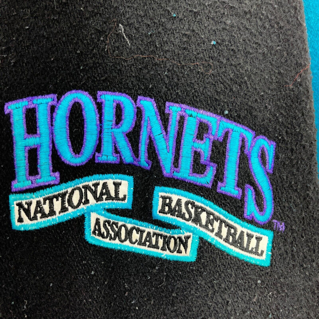 Vintage Charlotte Hornets Snapped Snapped Black Jacket Size M