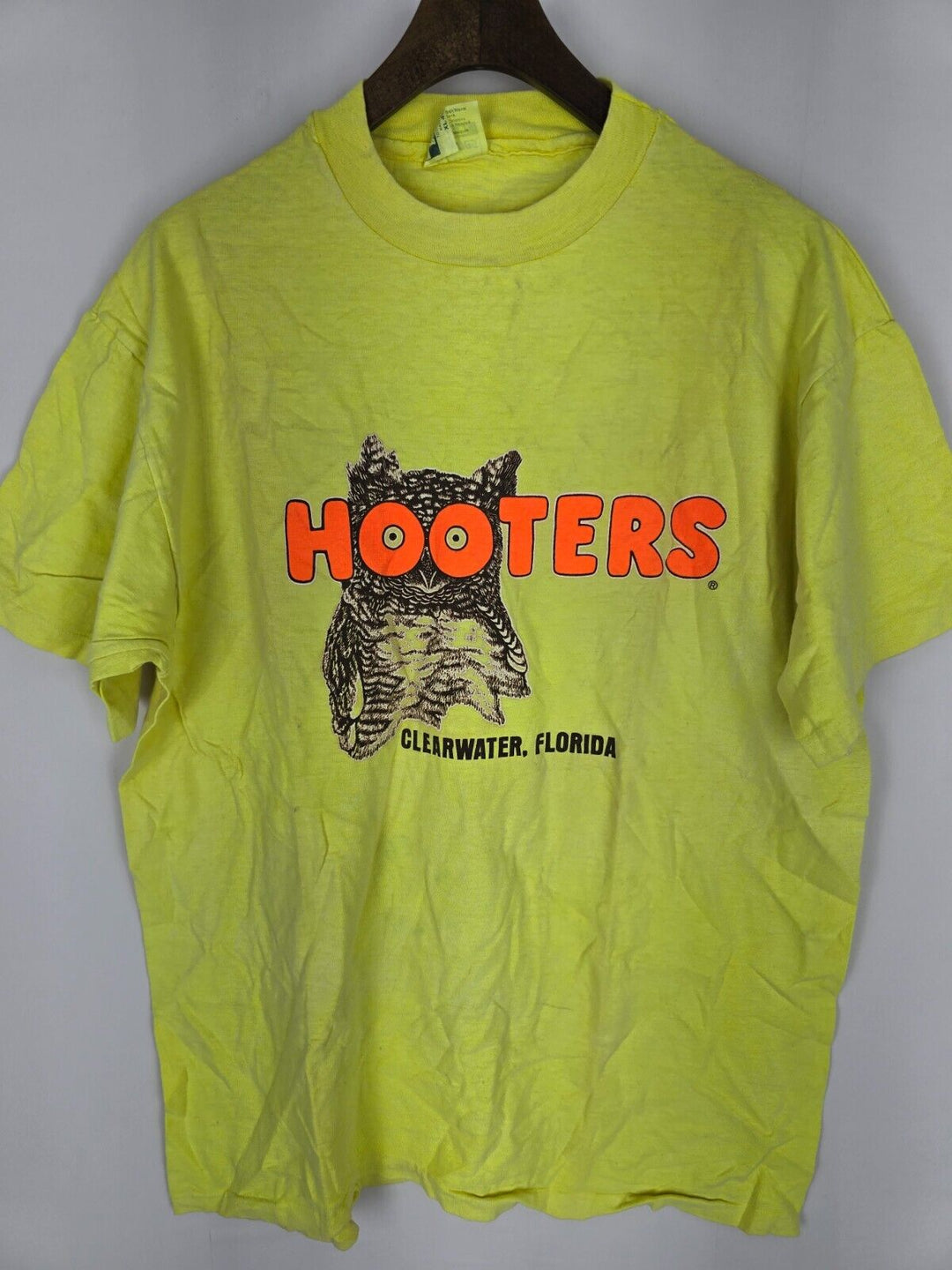 Vintage Y2K Hooters t Shirt Clearwater X-Large Yellow